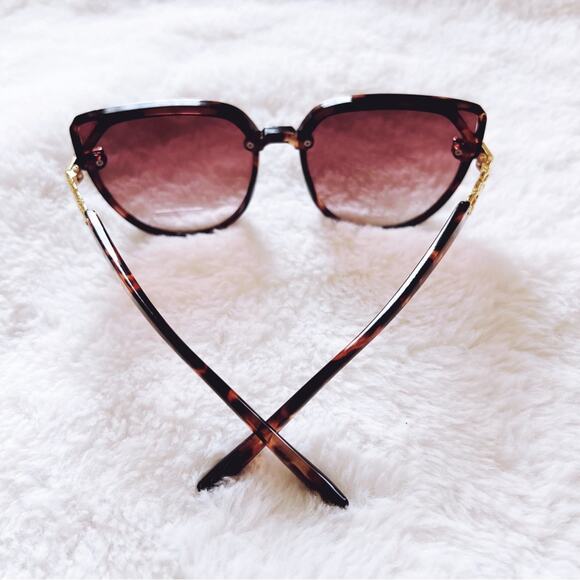 Liana Tortoise Brown Sleek Sunglasses - Picture 9 of 11